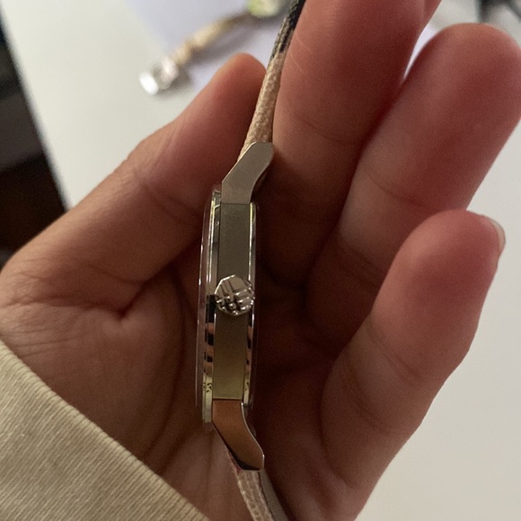 BURBERRY CLASSIC CHECK WATCH - Picture 6 of 11